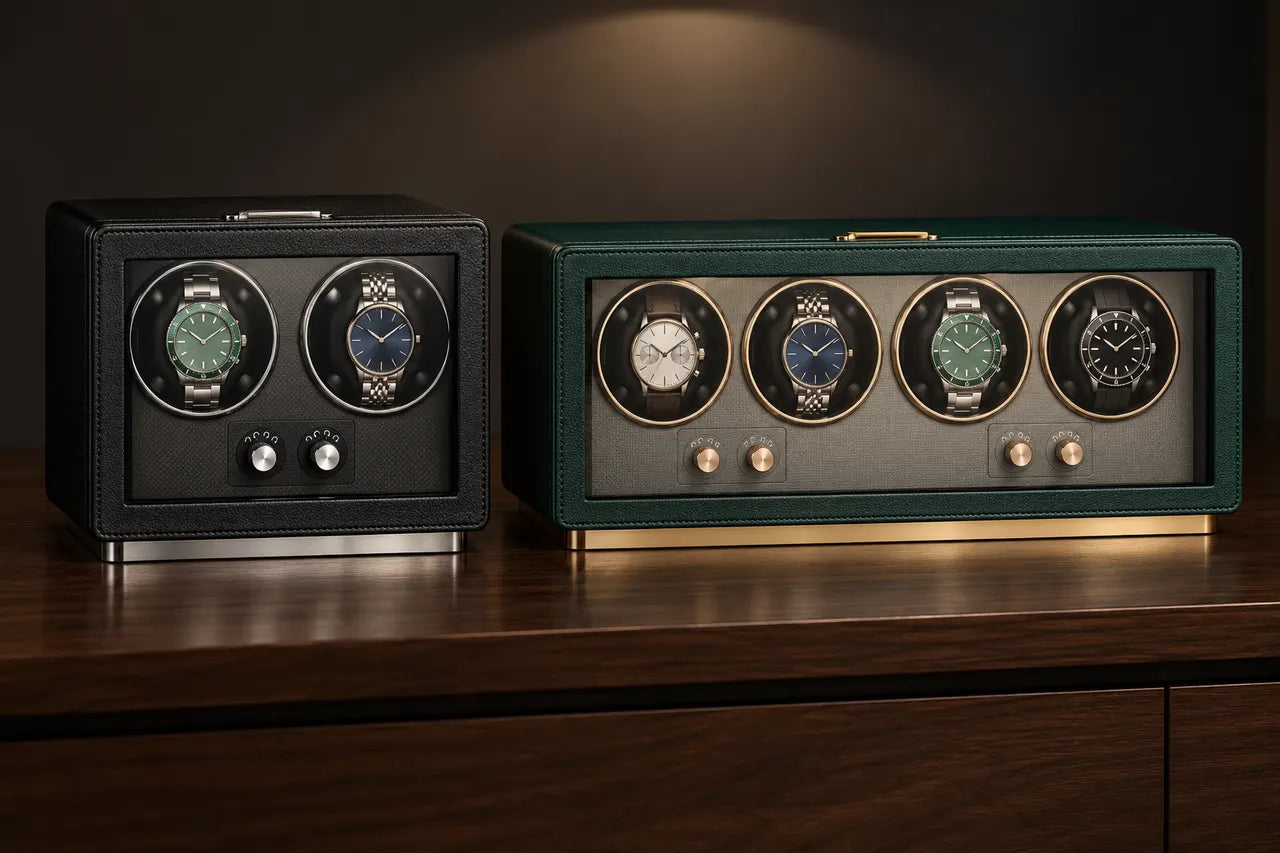 Schwarzer Orveaux Duo neben grünem Orveaux Quattro auf einem Sideboard aus Nussbaum